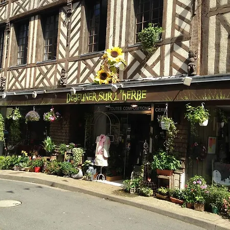 Vakantiehuis Quaint Holiday Home In La Haye-D'Ectot With Garden